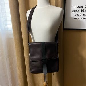 Women’s cross body messenger bag